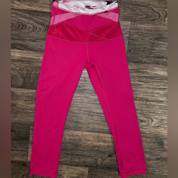 Lululemon Women’s Size 4 HR Wunder Under Reversible Cropped 23” Leggings Berry - Picture 1 of 10